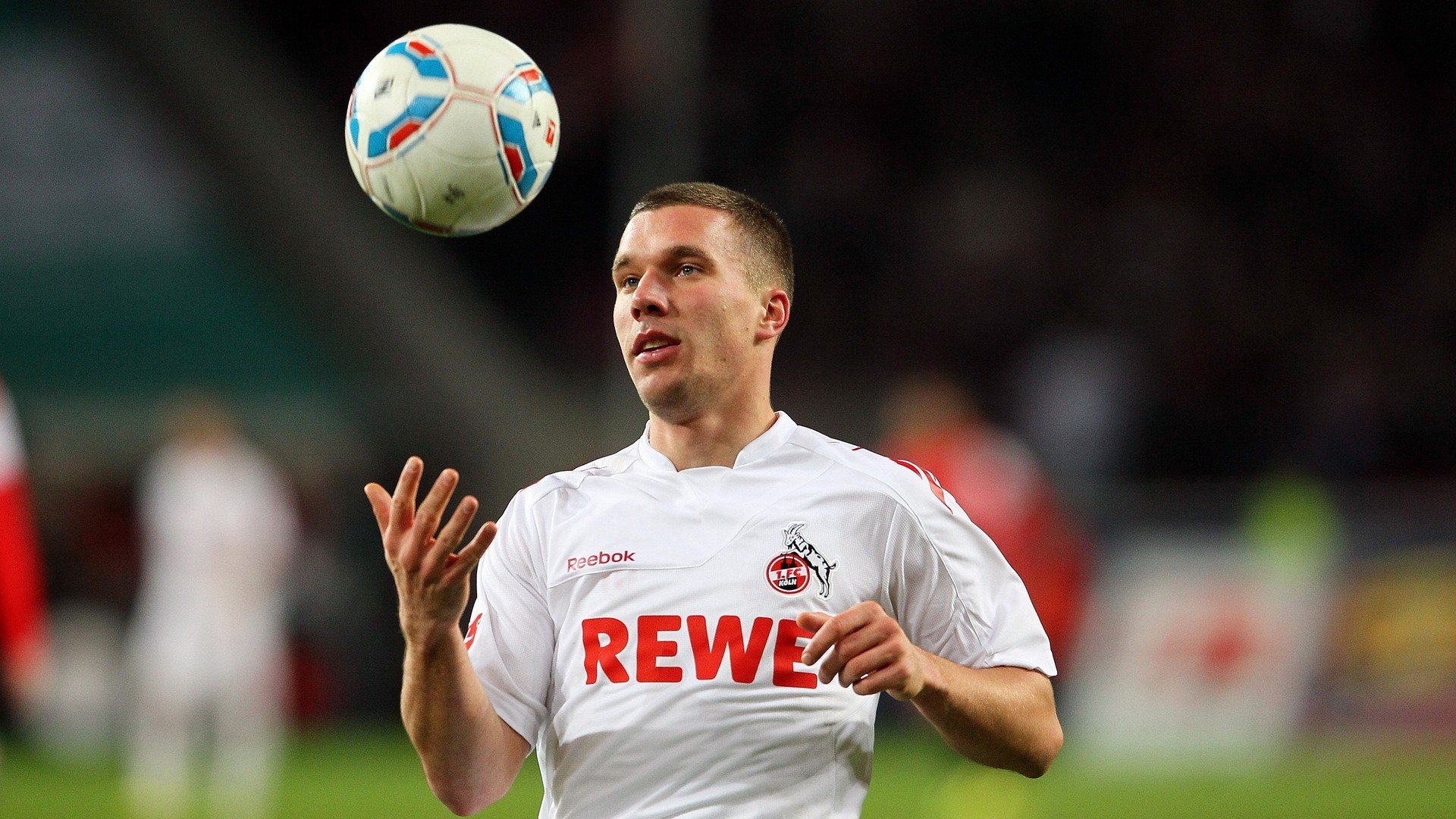 赛道上的双重震撼，迈凯伦绝杀法拉利，周冠宇惊艳四座